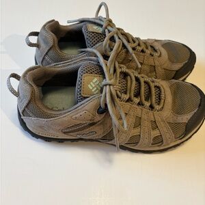 Columbia Women’s Redmon hiking shoes in Taupe, size 7